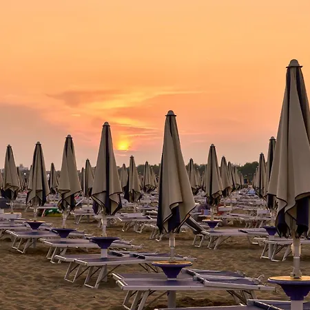 Beachfront With Terrace And Shared Pool Apartament