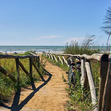Apartament Beachfront With Terrace And Shared Pool Bibione