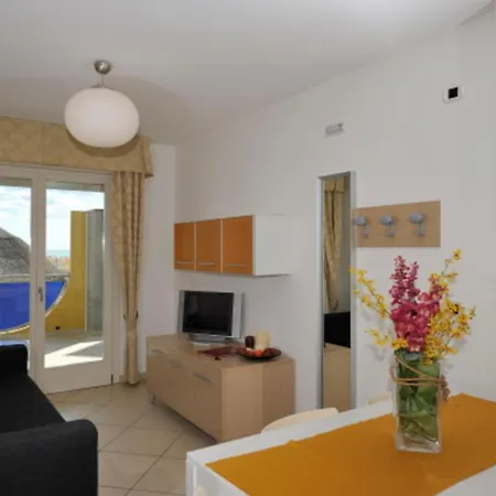 Appartamento Beachfront With Terrace And Shared Pool *
