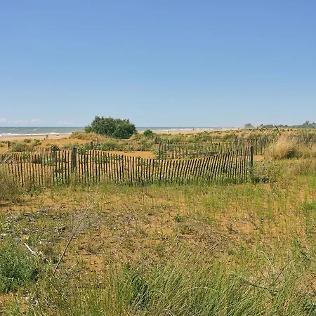Beachfront With Terrace And Shared Pool Appartamento Bibione