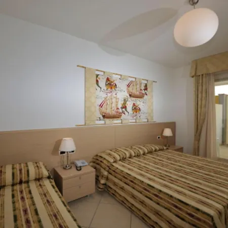 Beachfront With Terrace And Shared Pool Appartamento *