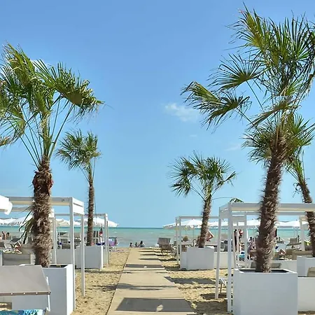 Beachfront With Terrace And Shared Pool * Bibione