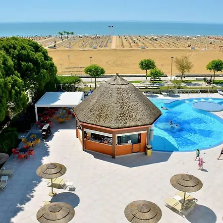 Beachfront With Terrace And Shared Pool Bibione