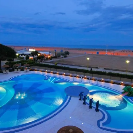 Appartamento Beachfront With Terrace And Shared Pool *