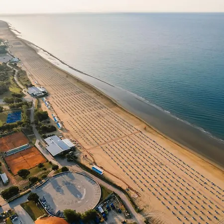 Beachfront With Terrace And Shared Pool *